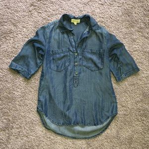 Women’s quarter length shirt